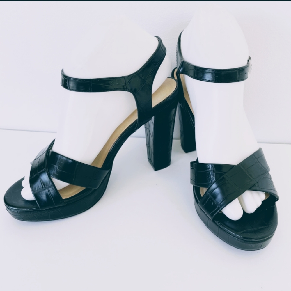 New Chinese Laundry Size 8, Open Toe, Blk Textured Faux Leather High Chunky Heel